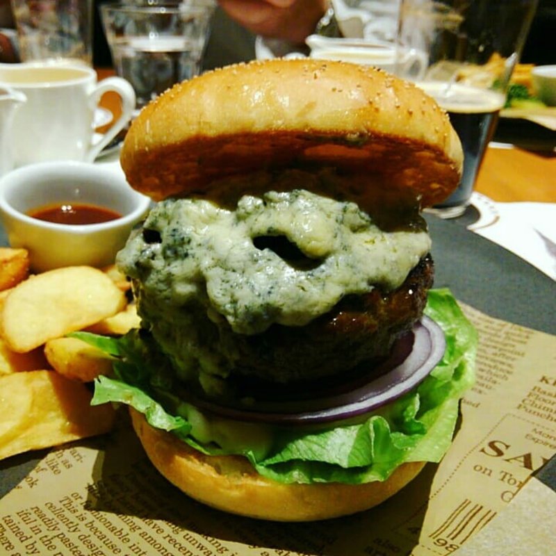 スティルトンチーズバーガー(カフェ クベール （CAFE COUVERT）)