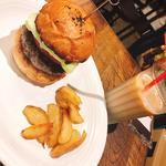 ハンバーガー(マンチズ バーガー シャック （MUNCH'S BURGER SHACK）)