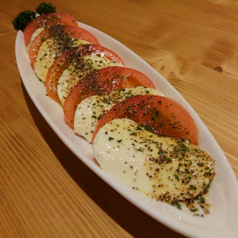 フレッシュトマトのカプレーゼ(Pizza Cafe TakemuRa (ピザカフェタケムラ))
