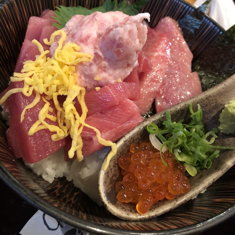 ランチ 特上マグロ丼(まぐろの鉄人)