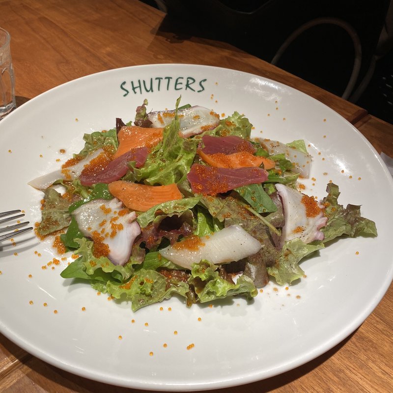 シーフード刺身のサラダ(SHUTTERS二子玉川)