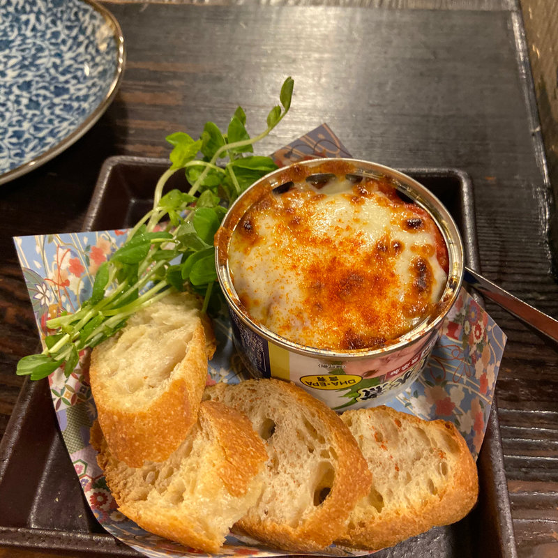 サバ缶トマトソースチーズ焼き(居心家)