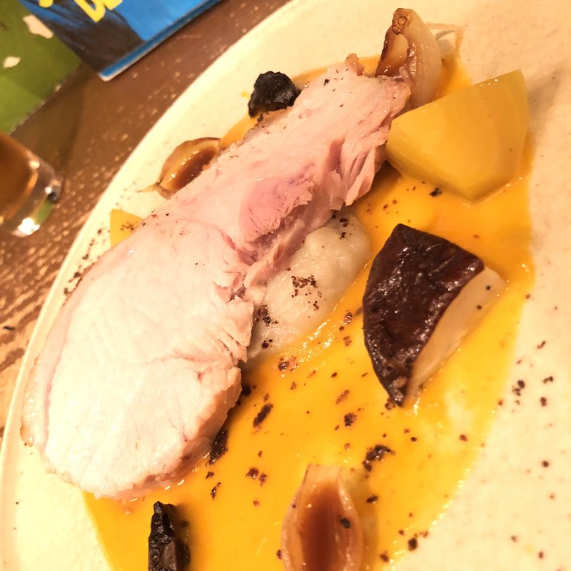 岩中豚のロースト　人参ソース(organ)