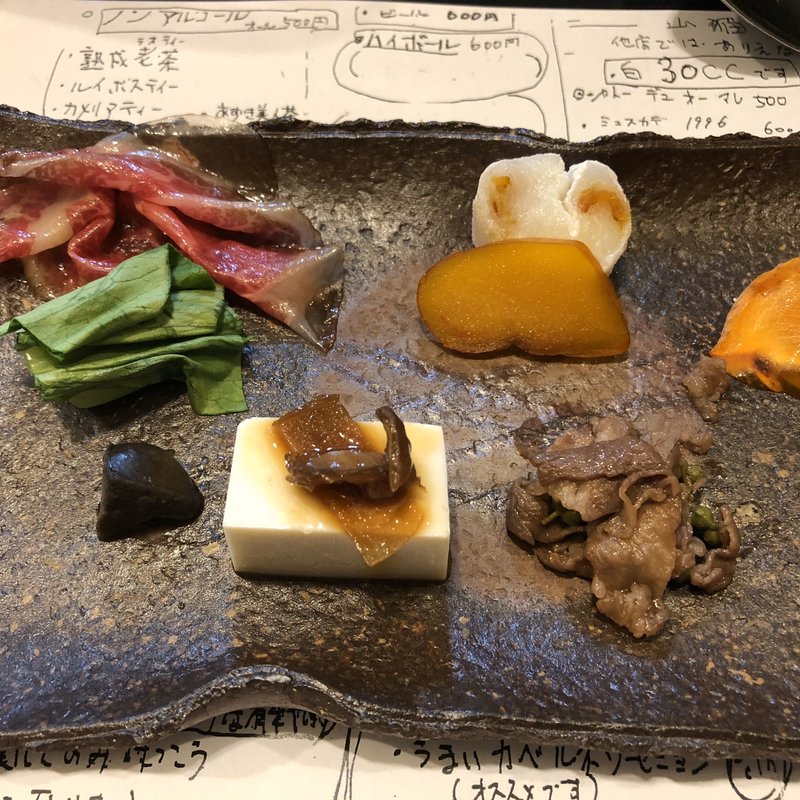 唐墨餅、唐墨、見蘭牛生ハムヴレザウアー、作りかけのほし柿、見蘭牛の山椒煮、豆腐すっぽん腸、鶏レバーの時雨煮(山猫軒)