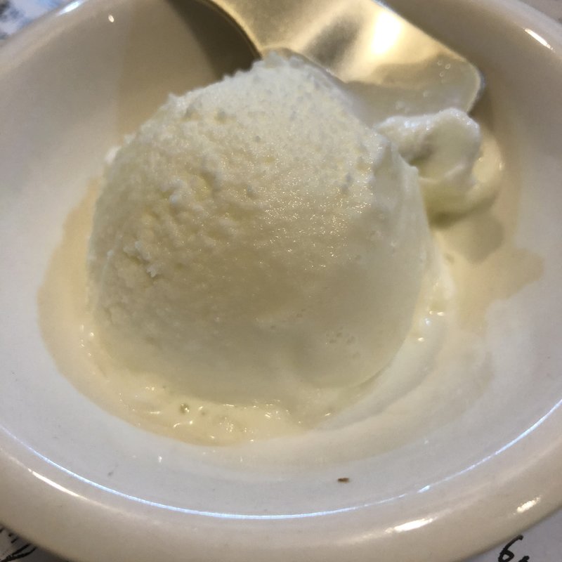 牛乳のアイス(山猫軒)