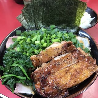 中盛チャーシュー麺＋海苔＋万能ネギ＋トリチャーシュー(田上家)
