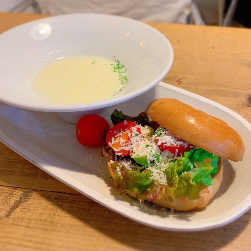 スープとベーグルサンドのセット(Cafe Fouet)