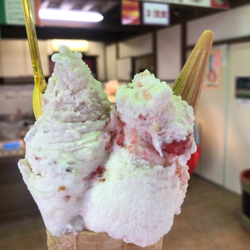 いちじく&苺ミルフィーユ(小田原牧場アイス工房)