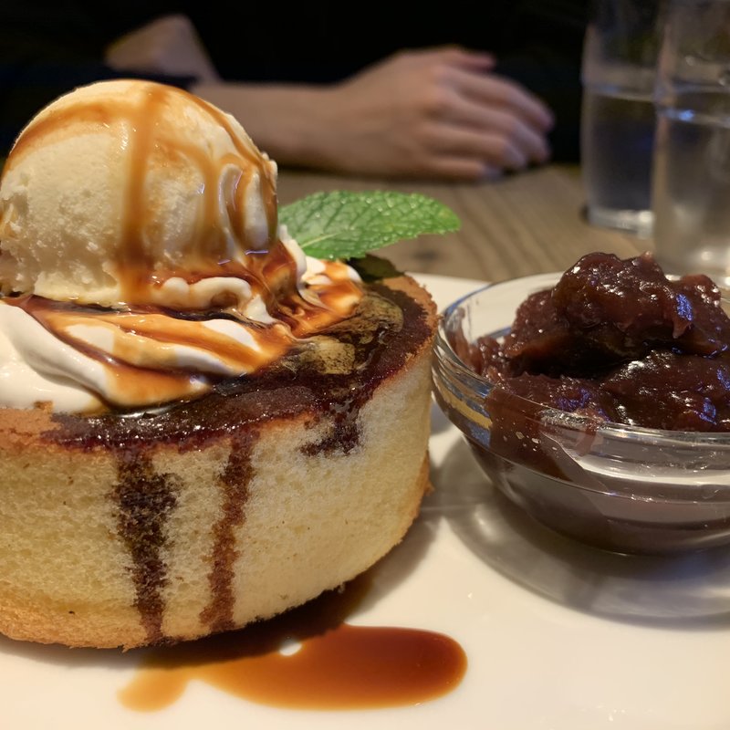 厚焼きパンケーキ・キャラメルソース(Les Grands Arbres (レ・グラン・ザルブル ))