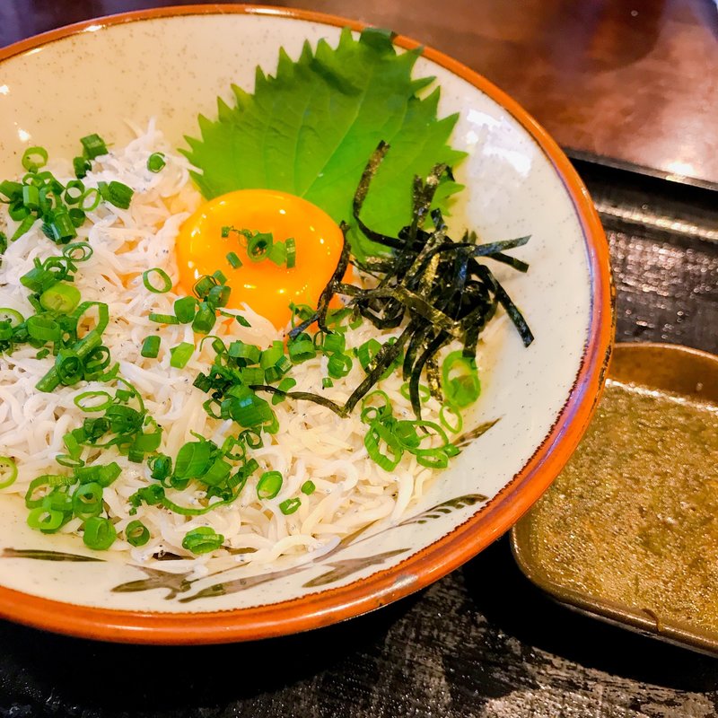 アカモク釜揚げしらす丼(コッティ コッティ)