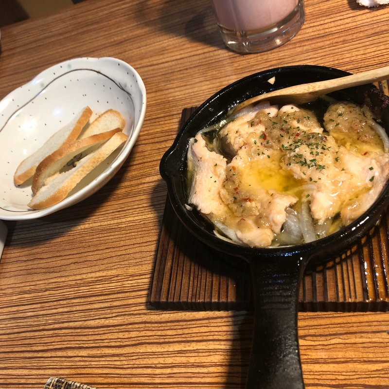 塩麹アヒージョ サーモンときのこ(夜景個室×肉バル 空Garden 梅田駅店)