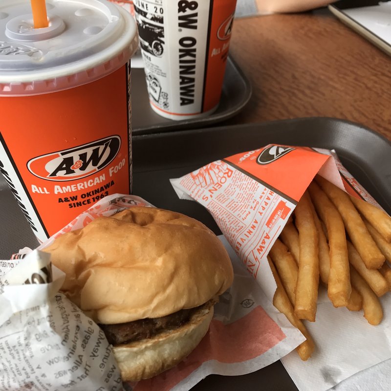 ハンバーガー(A&W 那覇空港店)