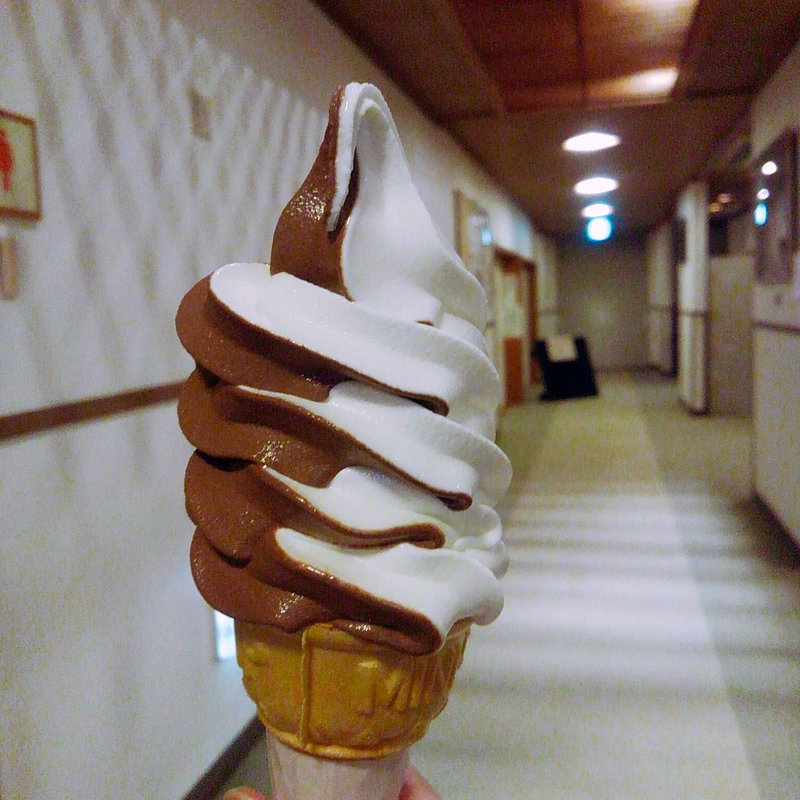 ミックスソフトクリーム(前沢温泉　舞鶴の湯　食堂 )