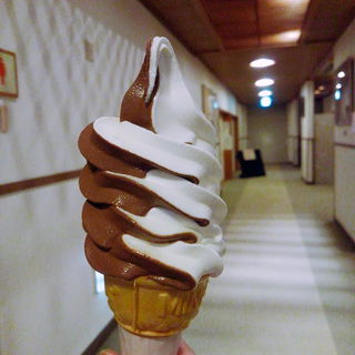ミックスソフトクリーム(前沢温泉　舞鶴の湯　食堂 )
