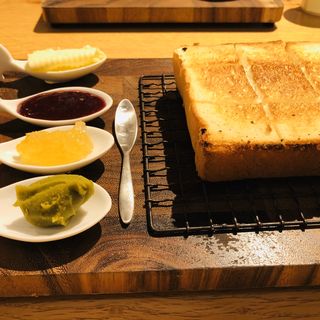 三種のジャムと北海道バター(嵜本ベーカリーカフェ)