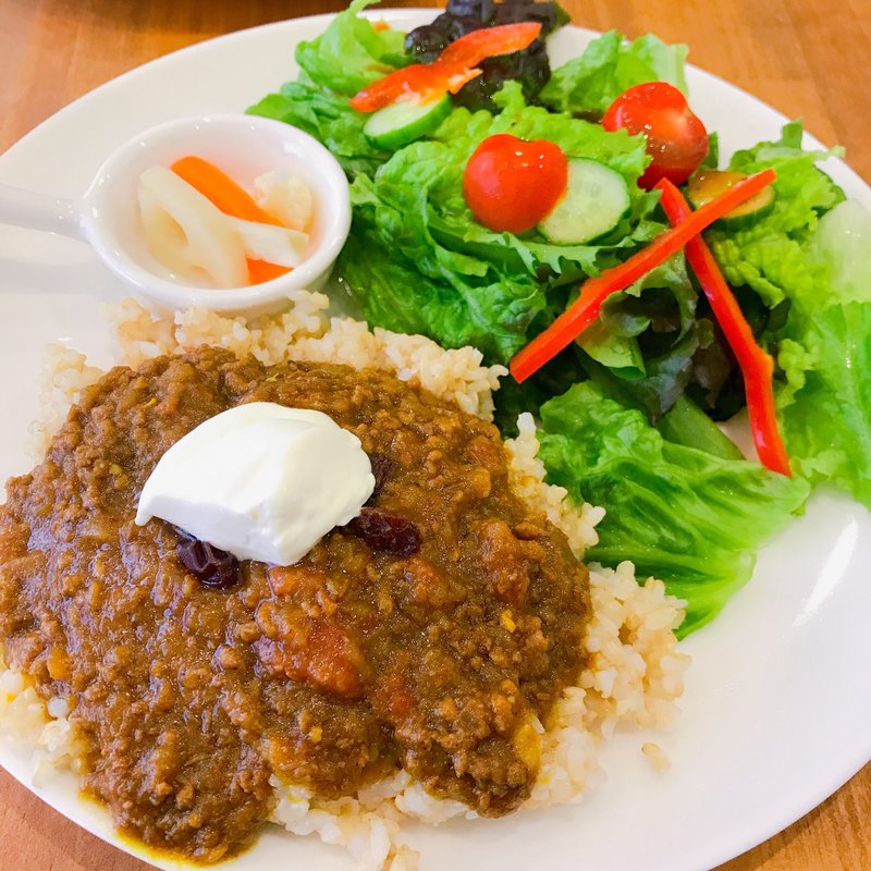 スパイシーキーマカレー　マスカルポーネのせ(ナゴミナチュルア　オーガニックハーブティカフェ　根津店)