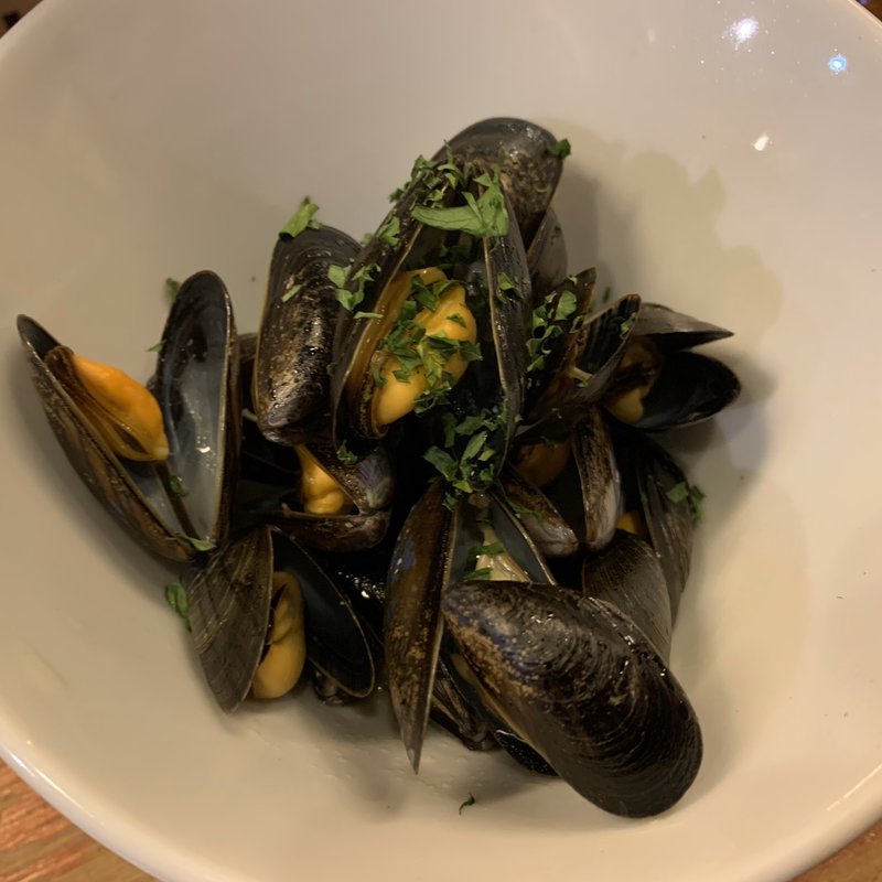 モンサンミッシェル産ムール貝のワイン蒸し((食)ましか)