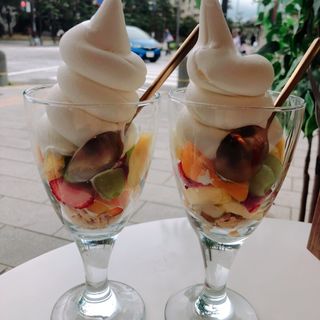 カップパフェ　たっぷりフルーツ(松風SAND＆BAR)