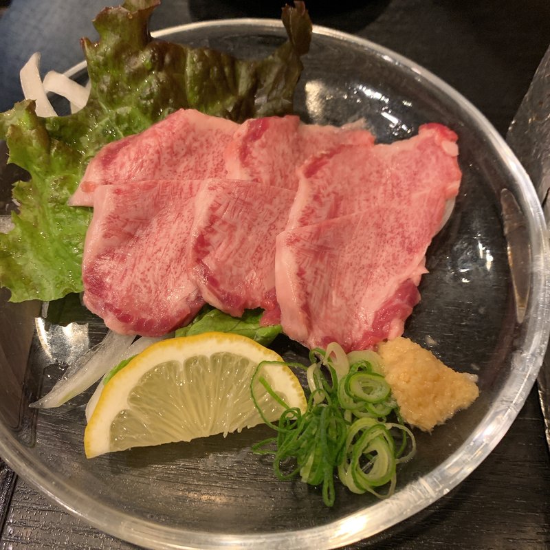 牛タン刺身(焼肉ホルモン 武福)