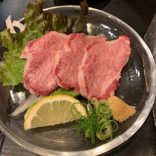 牛タン刺身(焼肉ホルモン 武福)