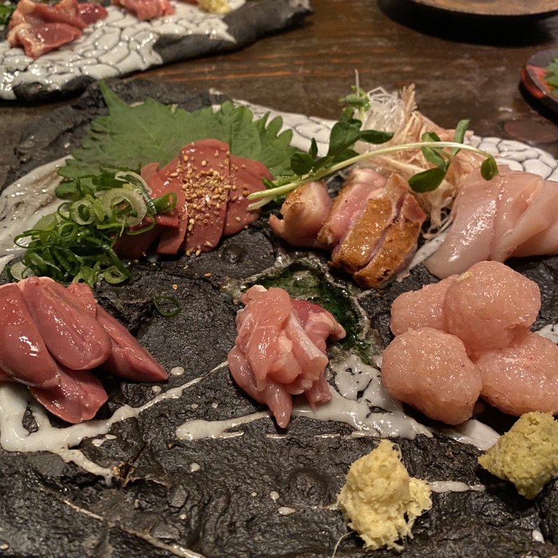 鶏の刺身 6点盛り(鶏屋 國型製作所)