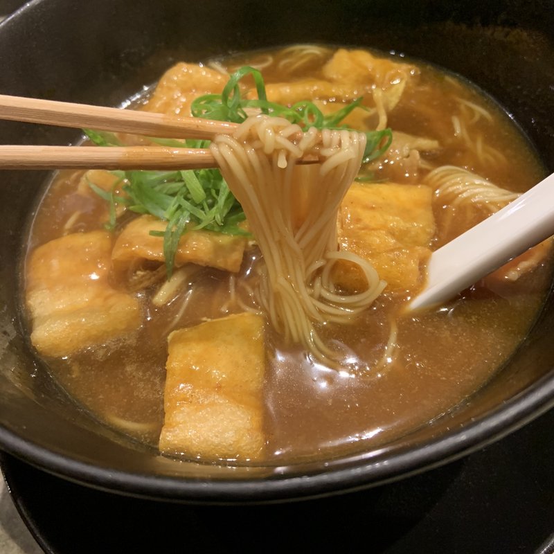 豚とおあげと九条ネギのカレーそうめん(そそそ)
