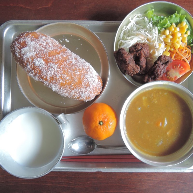 なつかしい給食(学校食堂)