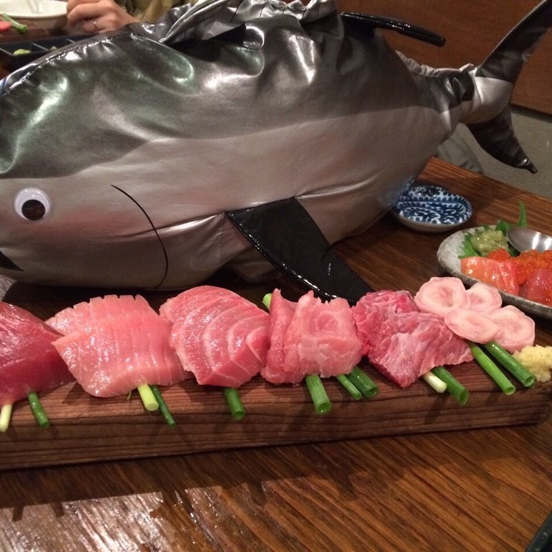 マグロ食べ比べ(マグロマート 本店)