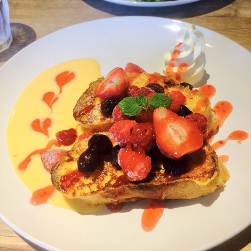 フローズンベリーフレンチトースト(小皿フレンチとガレット ブラッスリージジ)