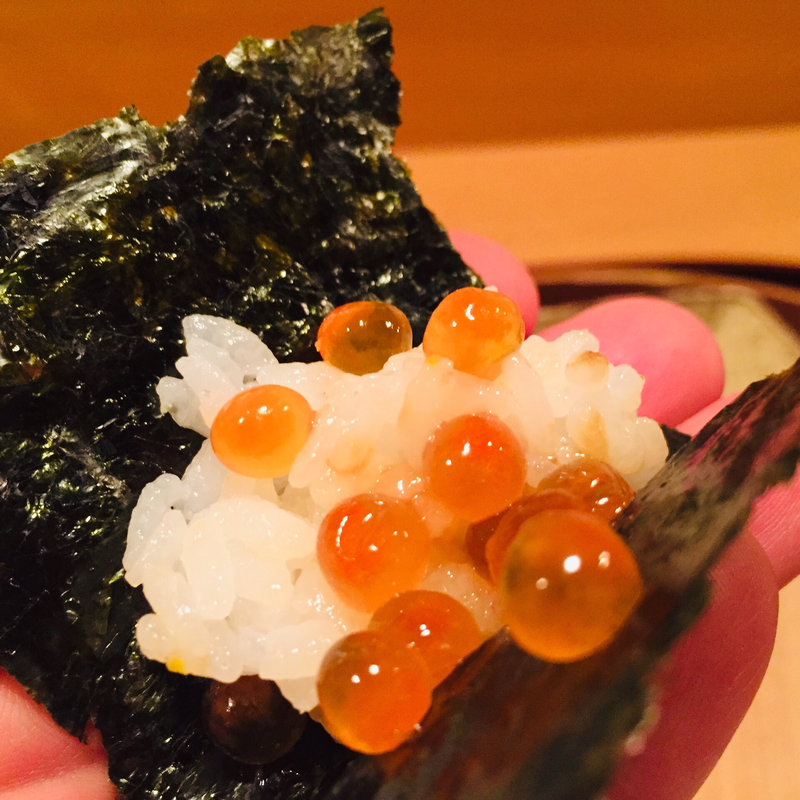 いくらの海苔巻き(料理 澤)