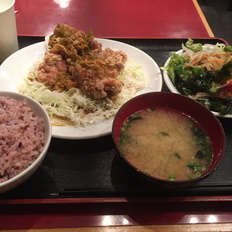 油淋鶏定食(みんなでごはん 青山食堂)
