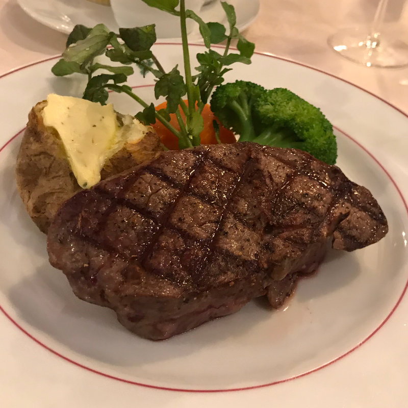 黒毛和牛炭火焼きフィレステーキ （200g）(炭焼ステーキハウス 葡萄屋 （ブドウヤ）)