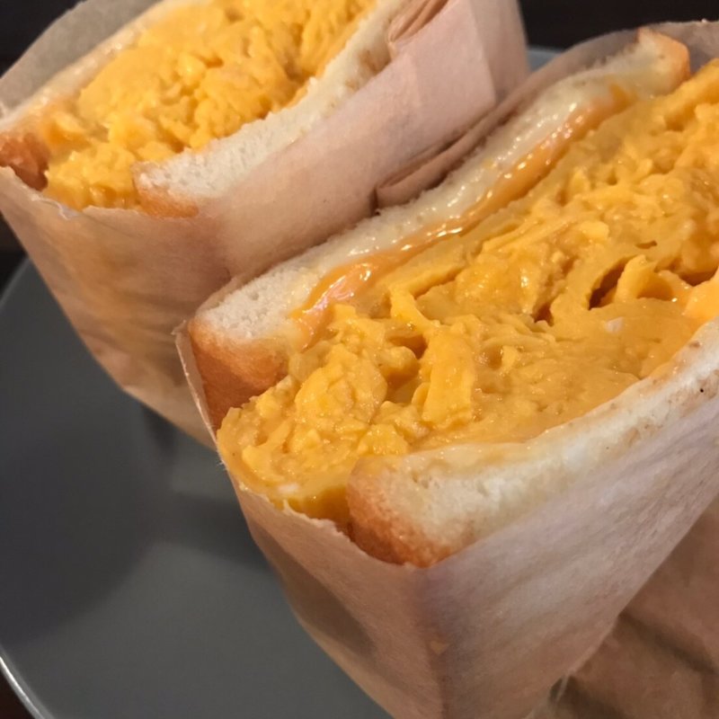チーズオムレツサンド(サンダウナートーキョーオムレツ)
