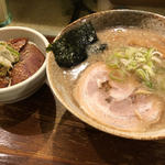 しょうゆラーメン、チャーシュー丼(本八幡ラーメン　輝宗)