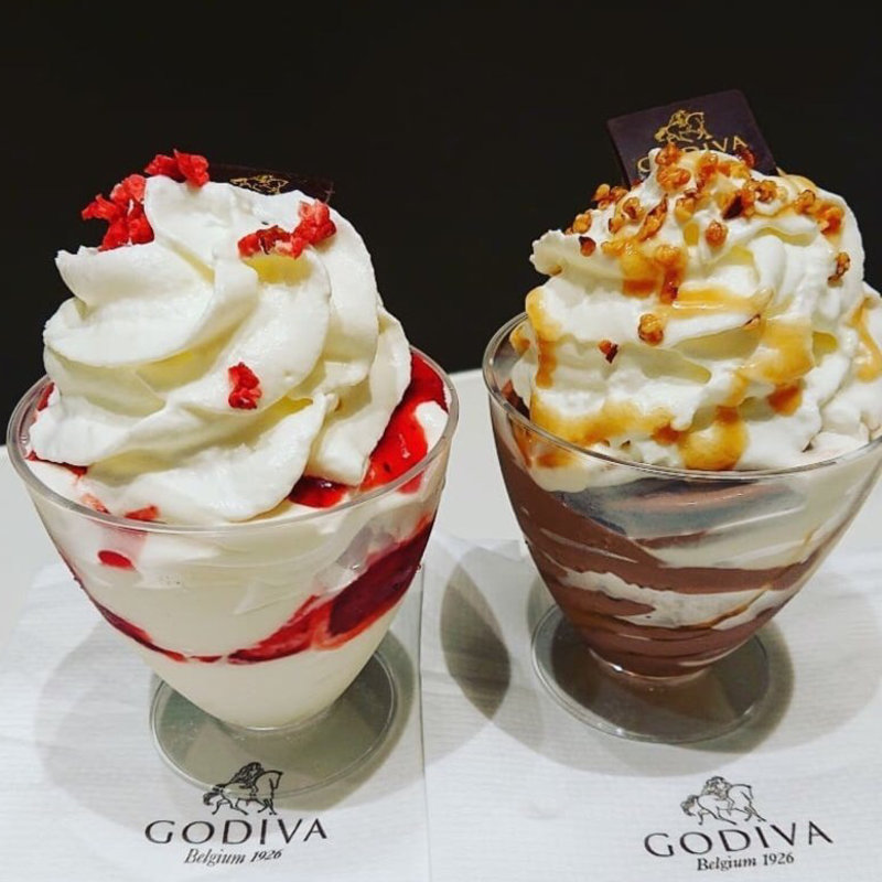 ホワイトチョコレート バニラ&ストロベリー ミックスチョコレート&キャラメル(ゴディバ 新宿駅西口店  （Godiva）)