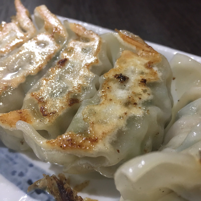 肉汁生ギョウザ（5コ）(中華そば担々麺 六味亭)