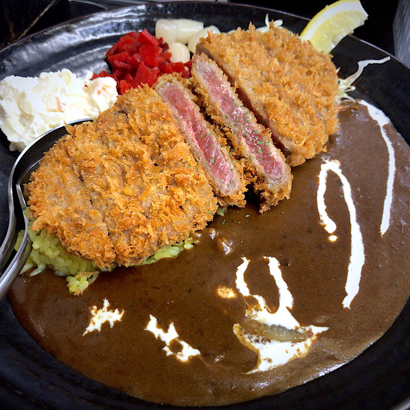 牛かつカレー 中(カレーは飲み物。水道橋店)