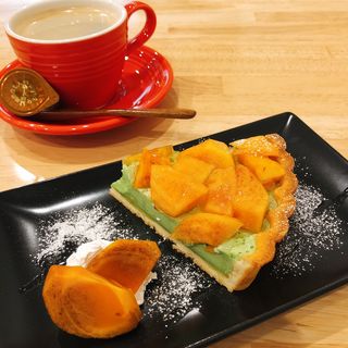 抹茶と柿のムースタルト(カフェ アンレーヴ)