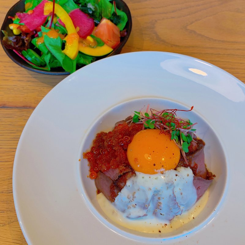 国産牛のローストビーフ丼(LionCAFE)