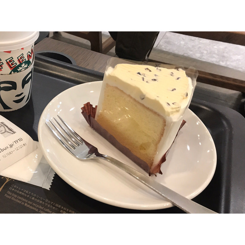 ラムレーズンクリームシフォンケーキ(スターバックスコーヒー ルミネ池袋2階店)
