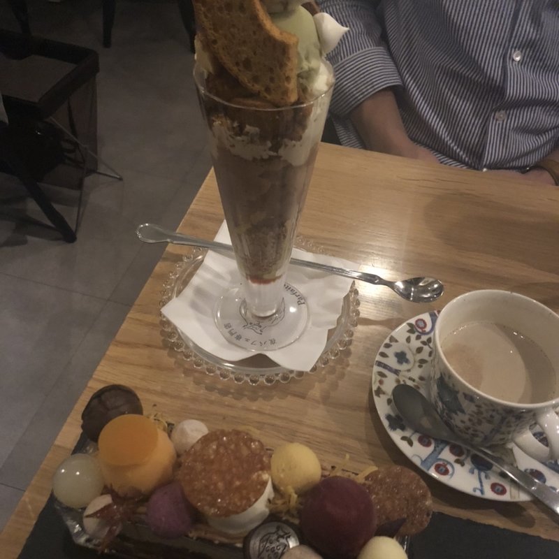 栗拾いボンボン(夜パフェ専門店パフェテリア ベル)