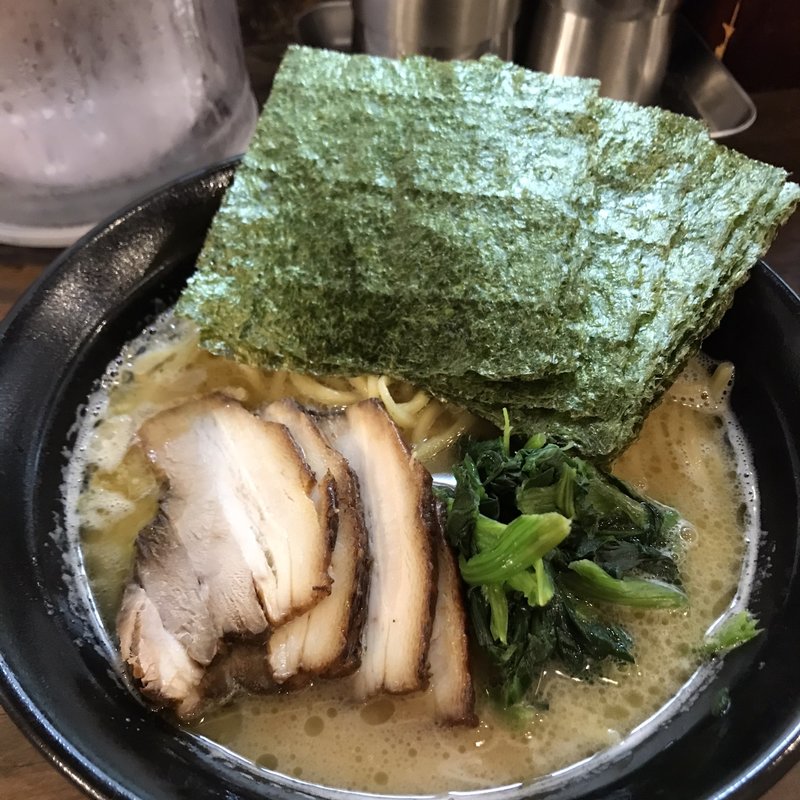 醤油豚骨＋豚＋海苔(家系らーめん ぱるぷん亭)