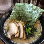 醤油豚骨＋豚＋海苔(家系らーめん ぱるぷん亭)