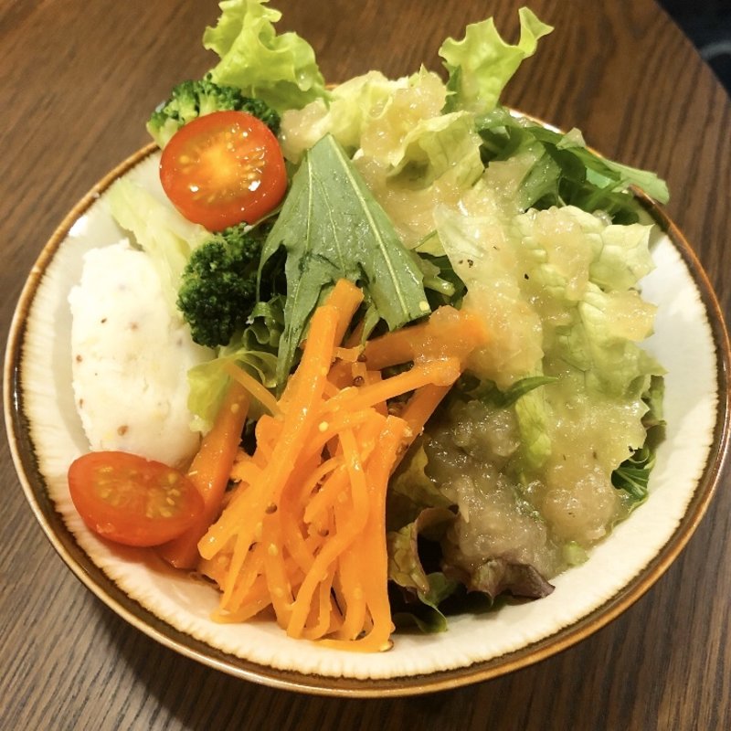 サラダ(cafe&bar pocher)