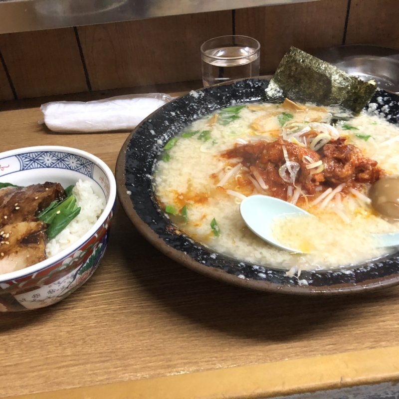 ホルモンラーメン(屋台ラーメン とんこつ貴生 松戸本店 （やたいらーめん とんこつたかお）)