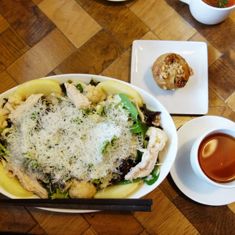 季節サラダ・レギュラーサイズ+選べるマフィン+選べるドリンク(Lily Valley(リリーバリー))