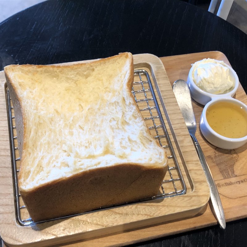 窯出し食パン(俺のBakery＆Cafe 東銀座歌舞伎座前)