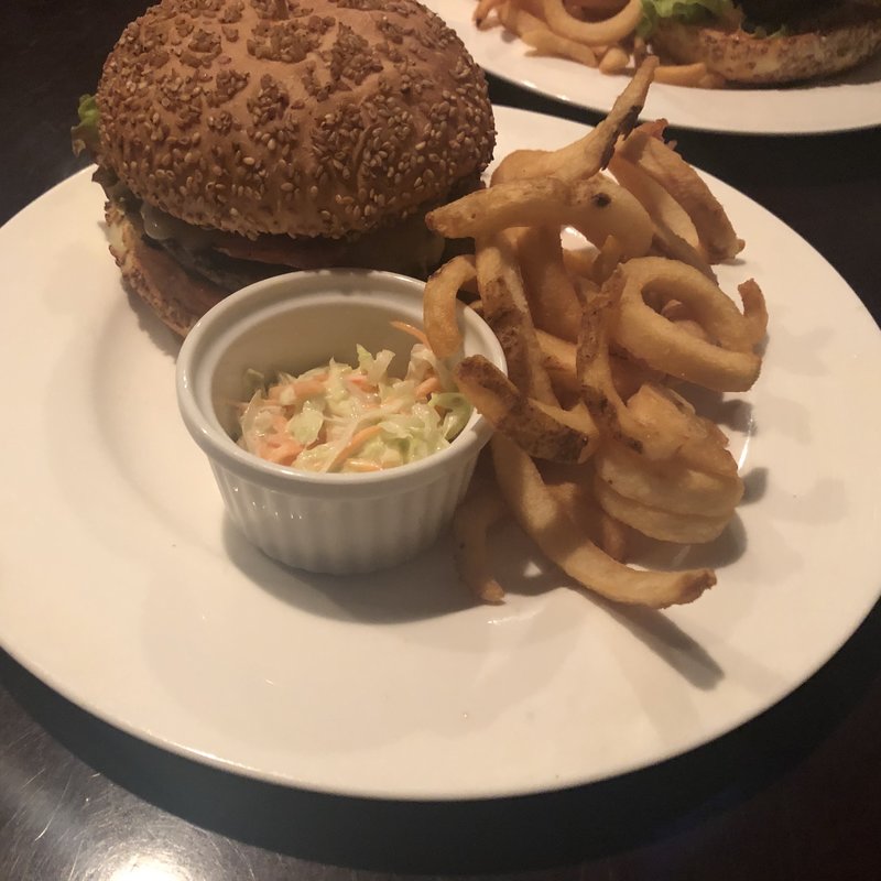 ヤングバーガー(The Rock – Aussie Bar & Grill)