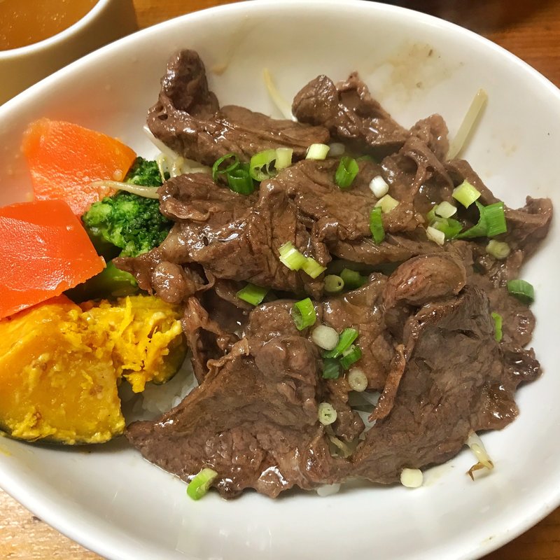 牛ハラミステーキ丼(ヒラソル)