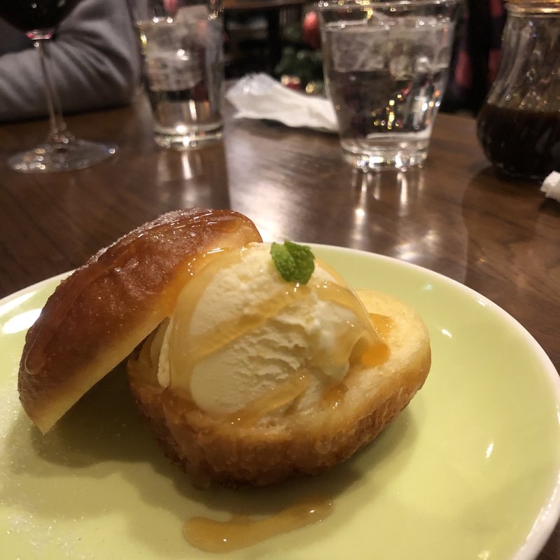 マラサダドーナツのアイス添え(荻窪cafe＆bar Quartet（カフェアンドバルカルテット）)